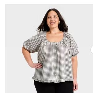 Universal Medium Thread Gray White Gingham Puff Sleeve  Peasant Top. Milk Maid